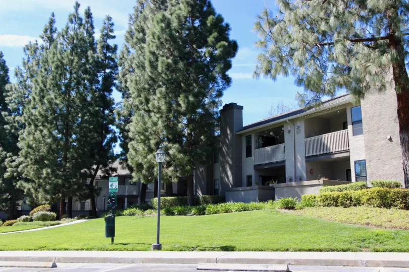 Yellow color building in California State in Community of Carmel Trails in city of Rancho Bernardo during daytime