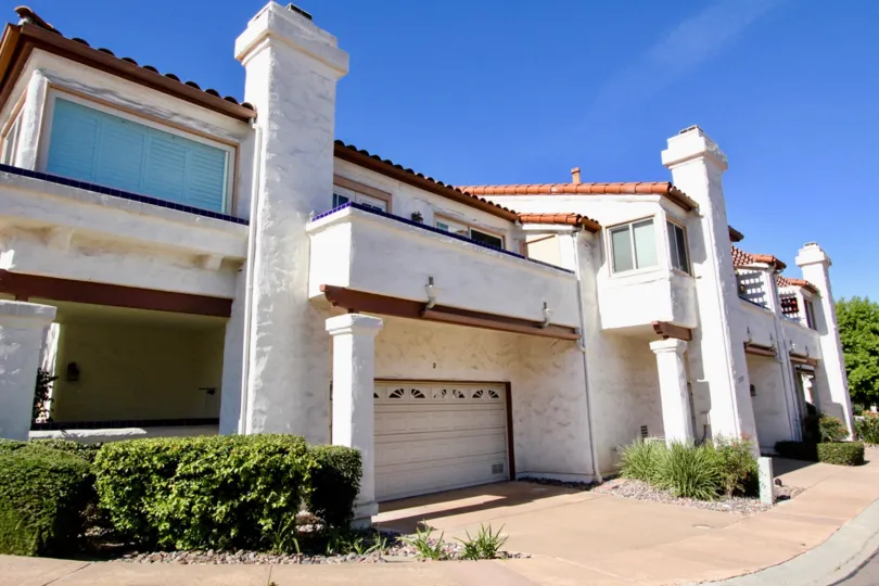 Fairway Vistas, City: Rancho Bernardo, closed shutters of a car shed