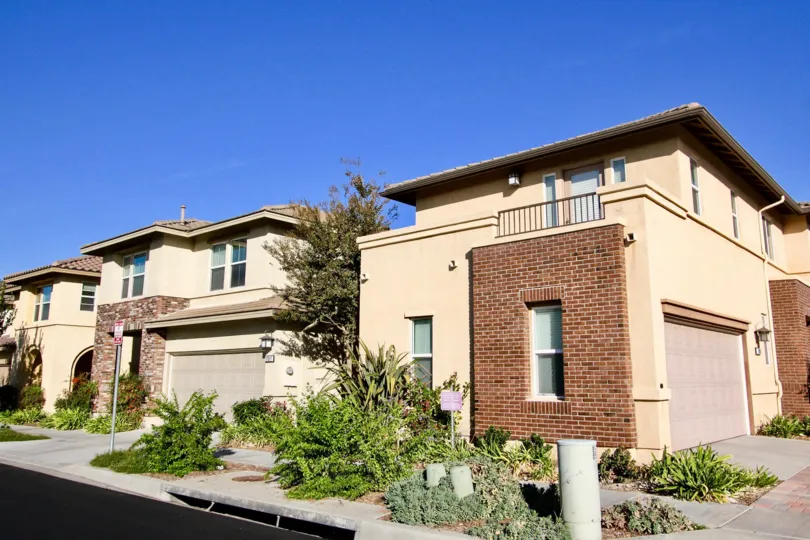 A sunny day in Garretson in Del Sur has villas with street borad
