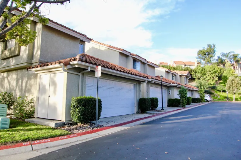 Housing & garages near driveway at La Cresta in Rancho Bernardo CA