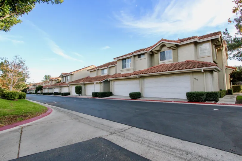 A row of houses with garages and bushes in La Cresta