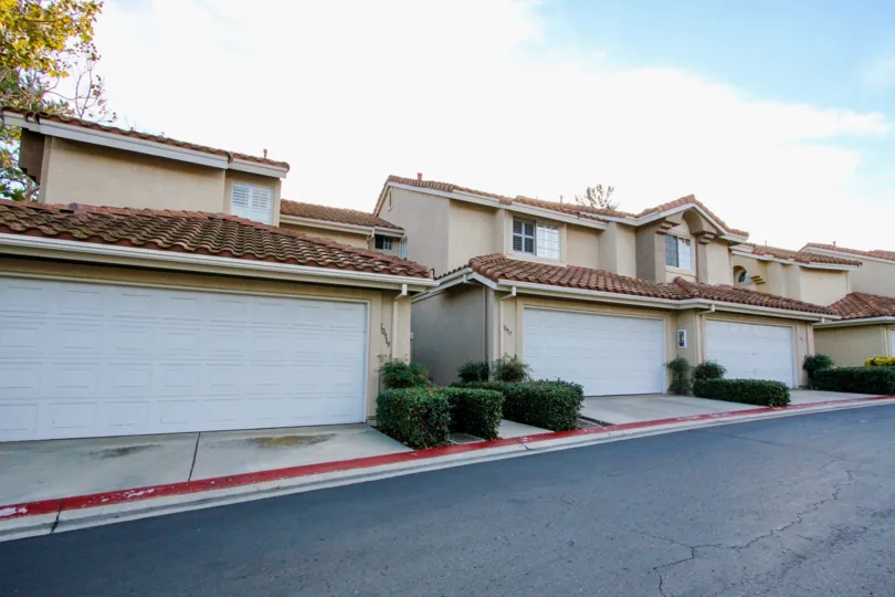 Street view of homes in the La Cresta community of Rancho Bernardo, California