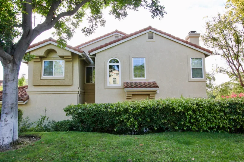 A view of villa in La Cresta has trees, bushes and grasses give us a gorgeous look