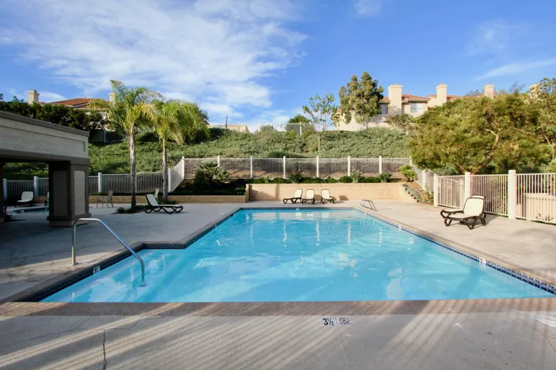 A suuny day in La Cresta has swimming pool and chairs to relax mind and gives enjoyment