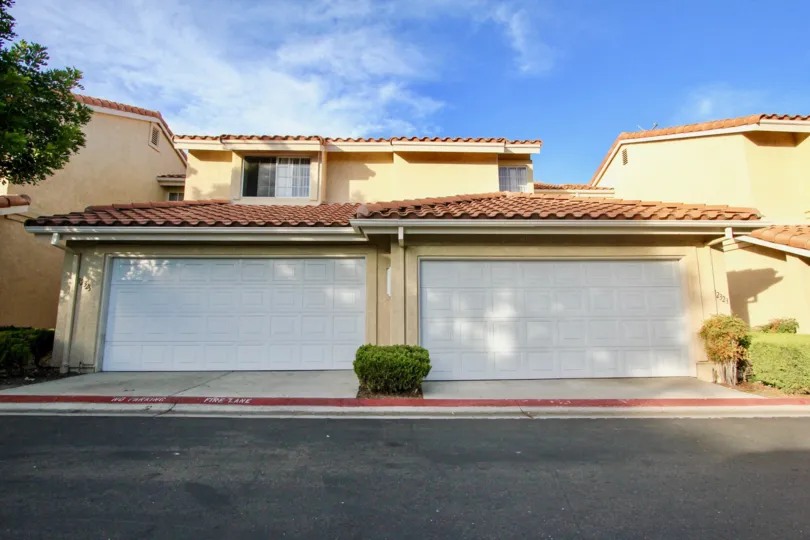 Yellow color building in California State in Community of La Cresta in city of Rancho Bernardo during daytime