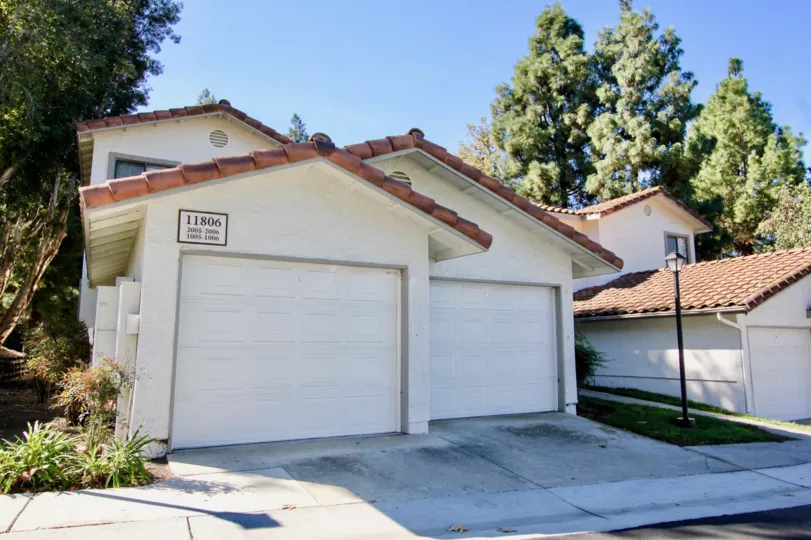 Lomas Bernardo, City: Rancho Bernardo, backside, 11806 is the number
