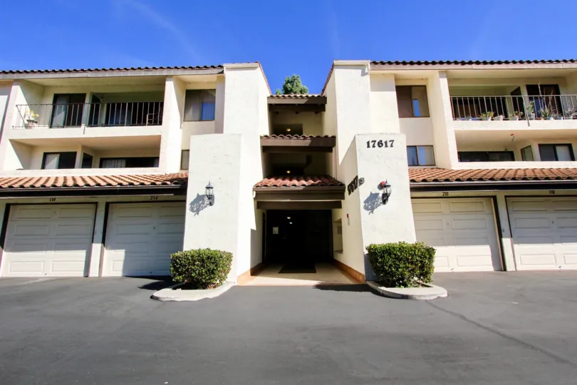 Oaks North Village, City: Rancho Bernardo, backside of the building with beautiful balconies