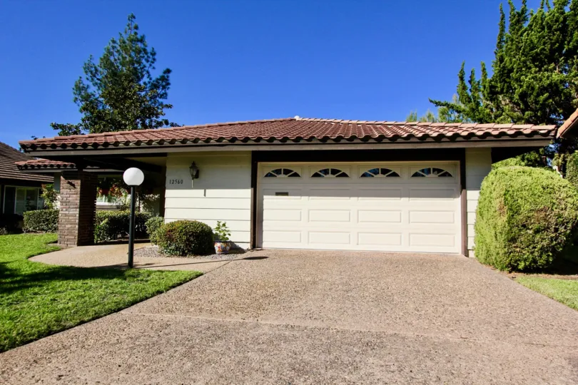 The pathway of Villa number marked as 12560 in Oaks North Village