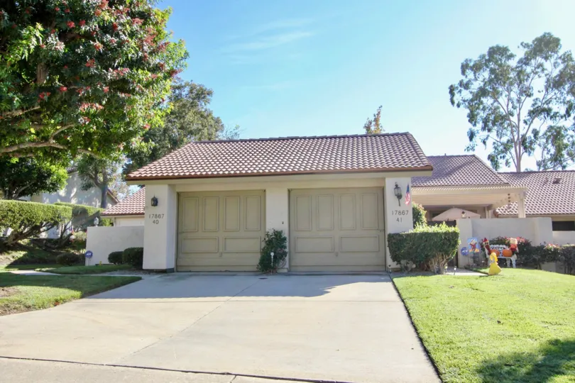 Lovely entry to community in Oaks North Villas, Rancho Bernardo CA
