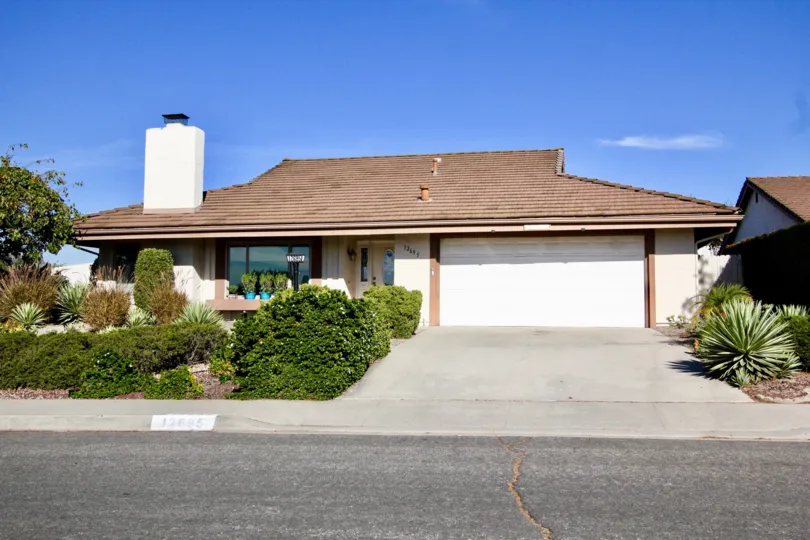 Small nice looking home and driveway in Oaks North community in Rancho Bernardo, California