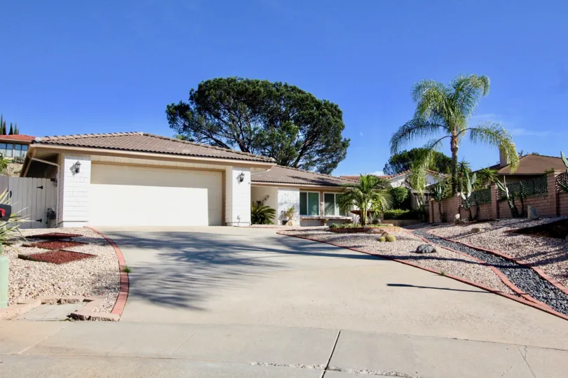 Oaks North, City: Rancho Bernardo, shutter, a car garrage