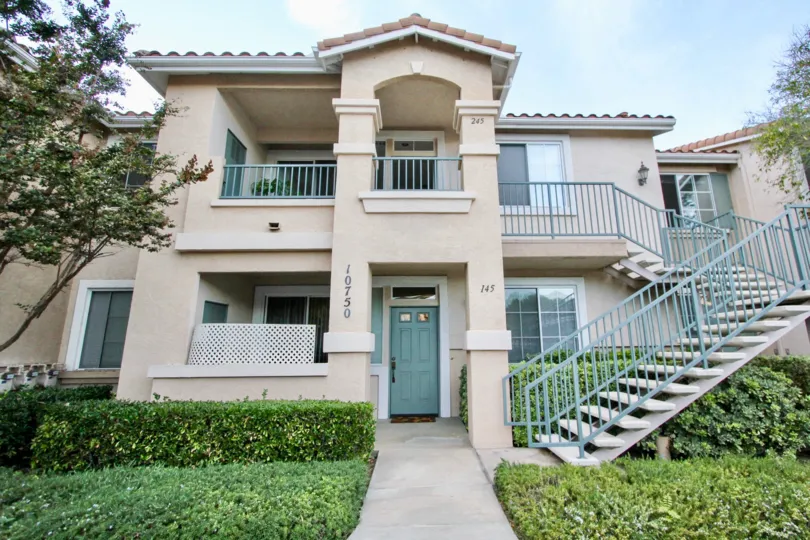 Front view of an appartment complex in Palo Alto community of Rancho Bernardo, California