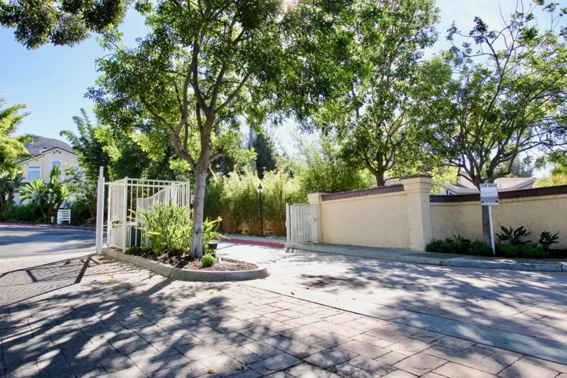 Provencal, City: Rancho Bernardo, nice entrance with trees