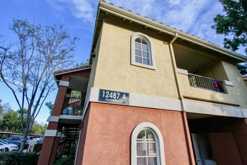 In Sabre Terrace has villa's and car parking with bushes and trees