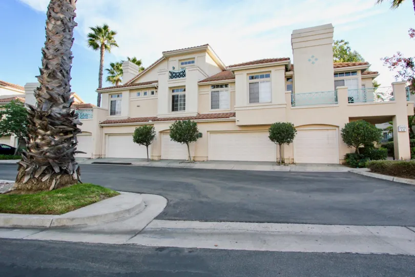 San Tropico, City: Rancho Bernardo, backside of a building and a road