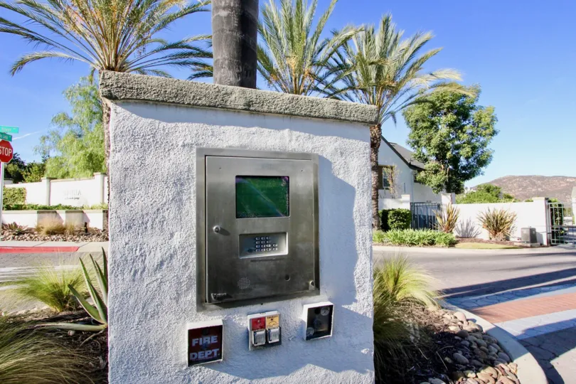 THE Sitella IN Rancho Bernardo IS VERY SAFE AND SEQUIRE WITH LONG AND CLEAN WAY LOOKING EVERY WHERE GREENERY
