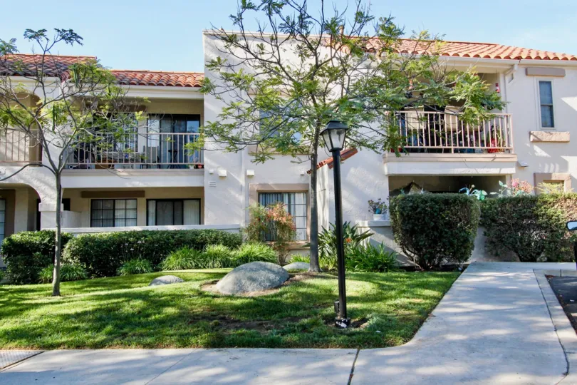 A sunny day in Stony Brook has rocks, trees with lamps and villa's