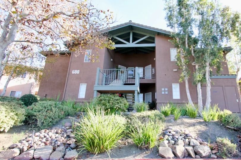 The house in the Summit has indicates a number 600. In front the house has a garden with rocks and plants