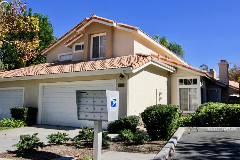 The villa in Tierra Del Sol with Postal box and bushes