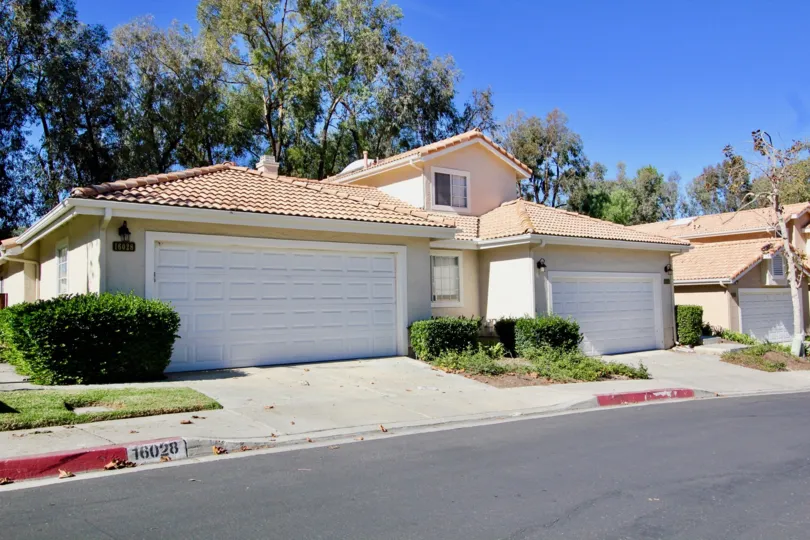THE 373 Coast IS FAMOUS IN La Jolla ATTRACTIVE BUNGALOW WITH BEAUTIFUL TREE AND BALCONY AND COMFORT CLIMATE