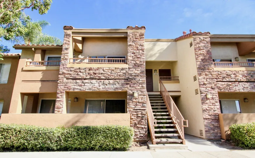 Villa Taviana, City: Rancho Bernardo, beautiful staircase and the balconies