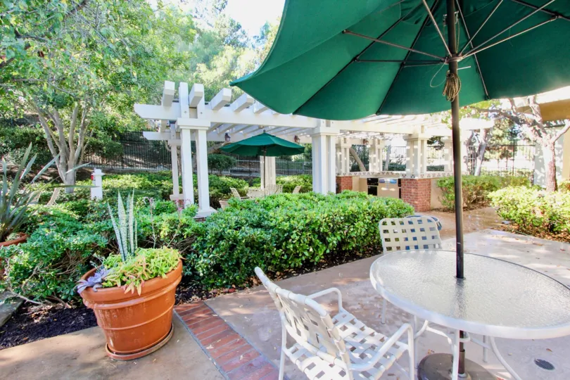 A hotel in Windham with dinning table and flower pots
