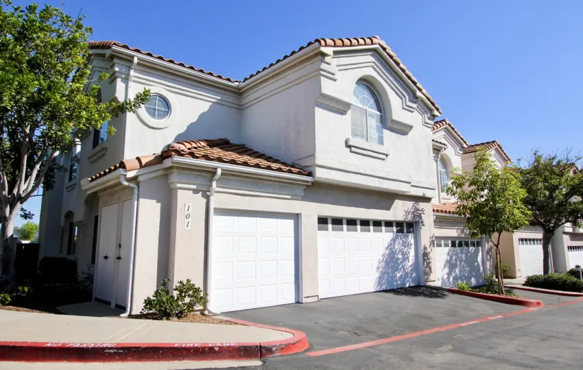 House with beautiful sunshine and parking in Ambiance of San Marcos