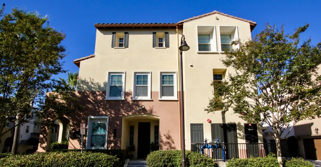 Recessed entrance for unit at Calico Bluffs, San Marcos, California