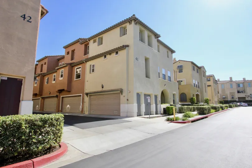 Townhomes with driveways at Coronado Rance in San Marcos California