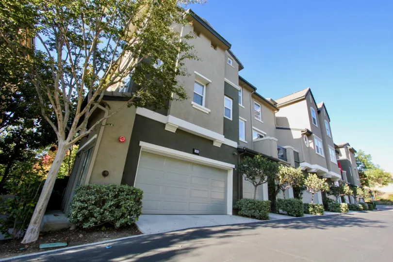 Corner view with garage of Creekside Cottages community, San Marcos, CA