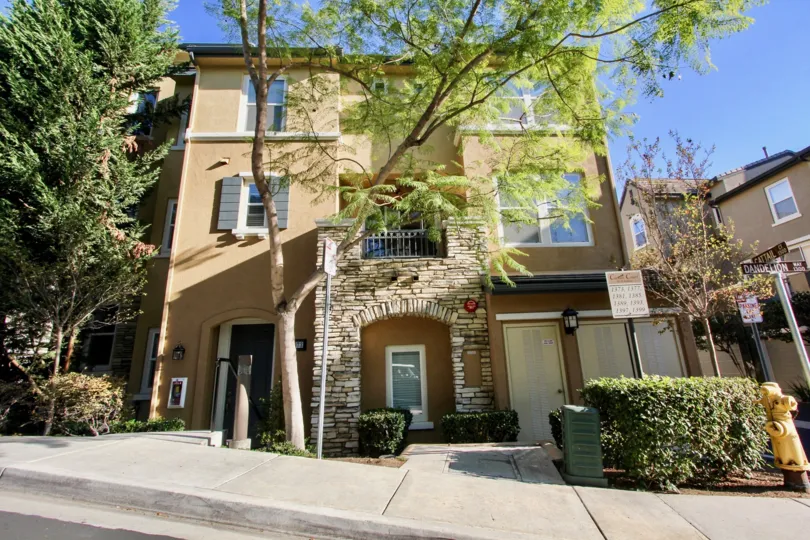 Street view board is placed in front of the villa in Creekside Cottages
