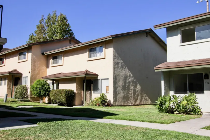 Multiple residences appearing like townhomes in Lake Park Villas community/