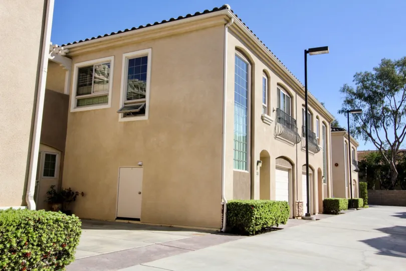 A SIGHT OF A CREAM COLOURED BUILDING WITH NEAT & CLEAN AREA IN RICHLAND VILLAS
