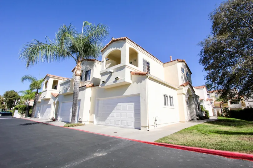 condominums with two unique floor plans. All units have at least 2 balconies, a fireplace and a garage. Community ameneties include a pool