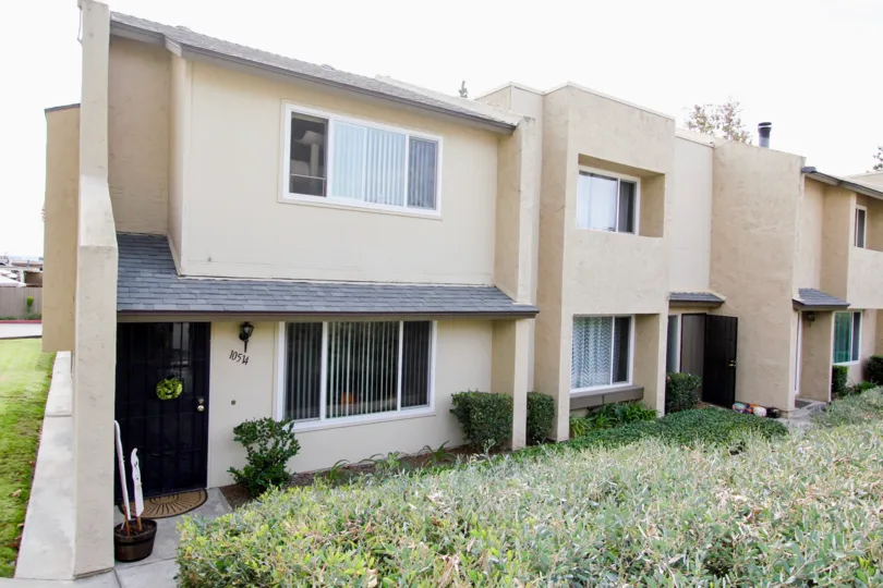 Apartment complex in Santee California with plenty of living space