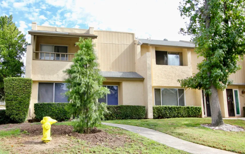 Welcome to the Corsican Villas! This beautiful 3 bedroom 2 1/2 bathroom property boasts over 1400 Square feet of living space, newer kitchen remodel with beautiful granite counter tops, and soft close cabinets, indoor laundry room right off of the kitchen