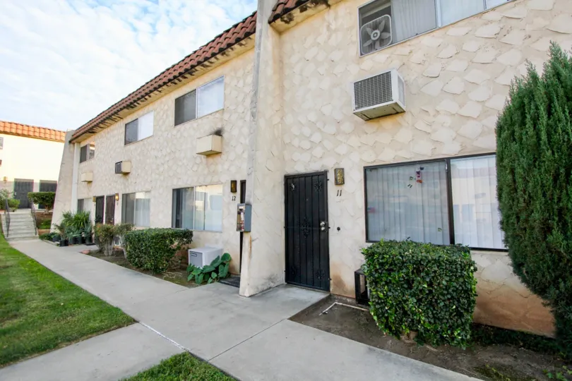 Several homes with a sidewalk and landscaping in Horizon Village