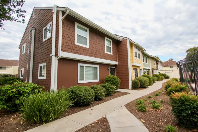 A sunny day in the area of Pepperhill Townhomes, door, window, entrance, sidewalk