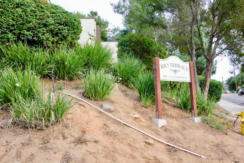 Rio Terrace ,Santee,California,trees,name post,road