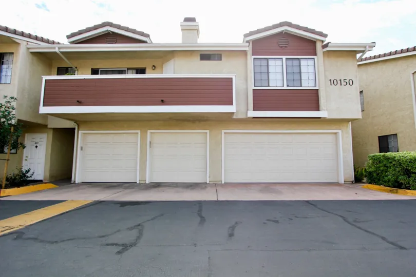 The Lakes , Santee , California, elegant house,white sky