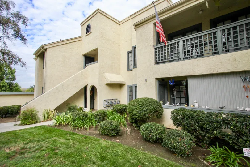 Stairway and yard in front of a residential building at Vista Del Rio in Santee Calfiornia
