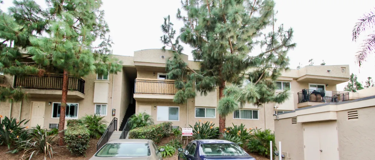 A series of two-storey townhomes in the Helix De Oro neighborhood.