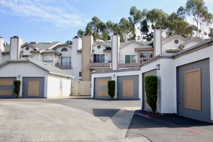 A few big family homes in Spring Canyon of Spring Valley California