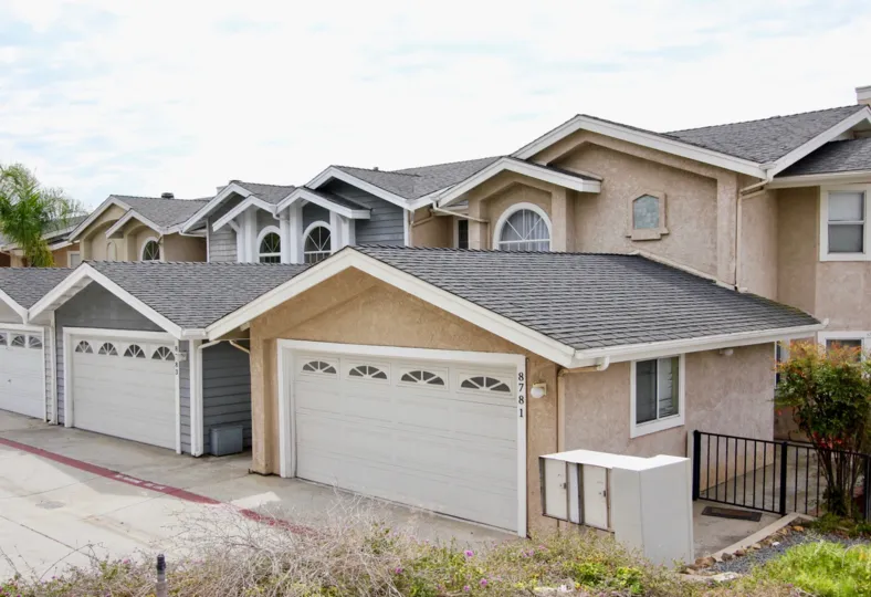 THE 8781 APARTMENT IN THE SUNSET RIDGE WITH THE GATE, PLANTS, TREES