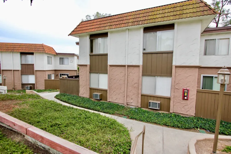 Beautiful Villas with airconditioners and lawn in Terraza of Spring Valley