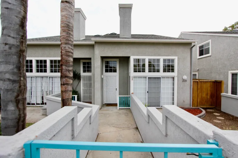 THE 2690 APARTMENT IN THE VALENCIA CANYON WITH THE PLANTS, WOODEN DOOR, PATHWAY