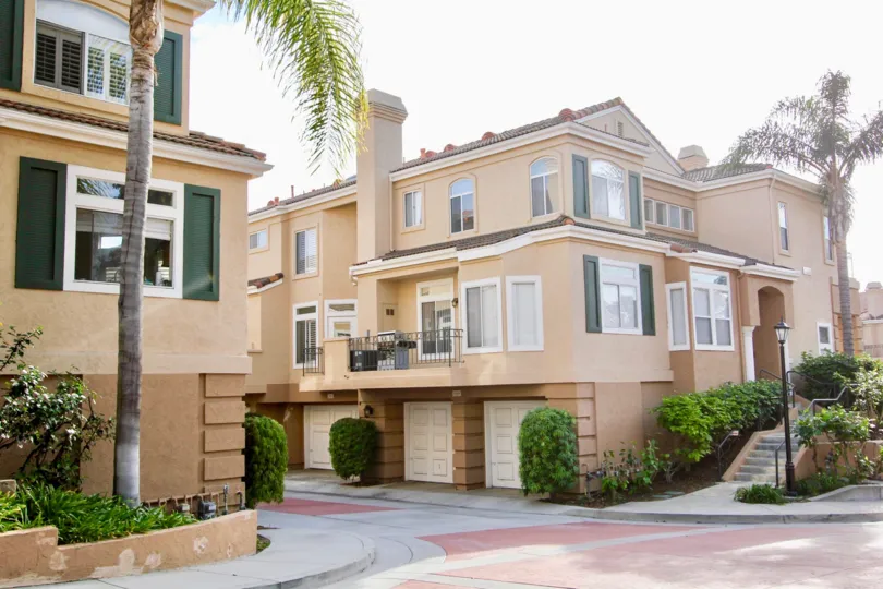 Avanti in university city most beautiful big bungalow with balcony long and clean way beautiful tree comfortable climate