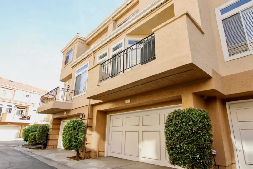 The avanti apartment complex balconies in University City CA