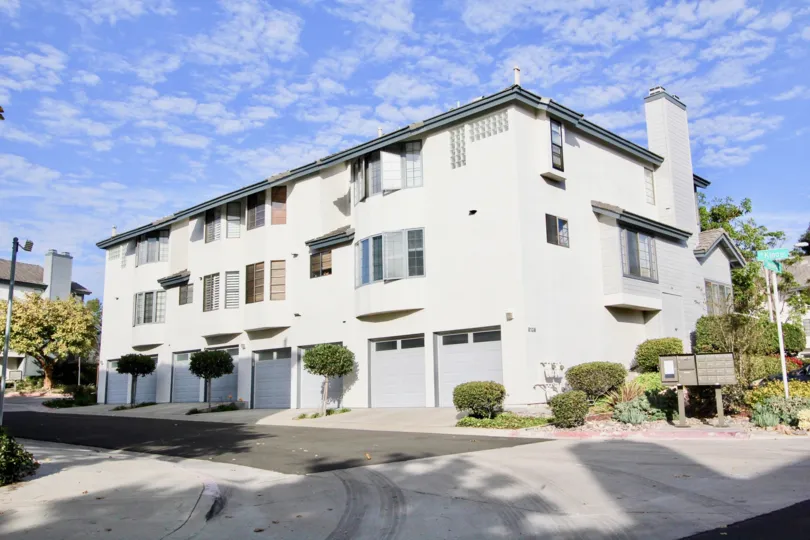 white coloured housing, big for many people, its on Cambridge Terrace university city CA