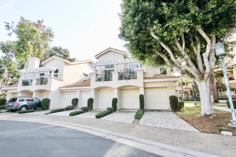 Capri are beautiful townhomes in the prestigous Renaissance subdivision of University City. Located near a large greenbelt, these condominiums are in walking distance to UTC shopping and restaurants. Floorplans range from 1 to 2 bedrooms, 727 to 1185 squa